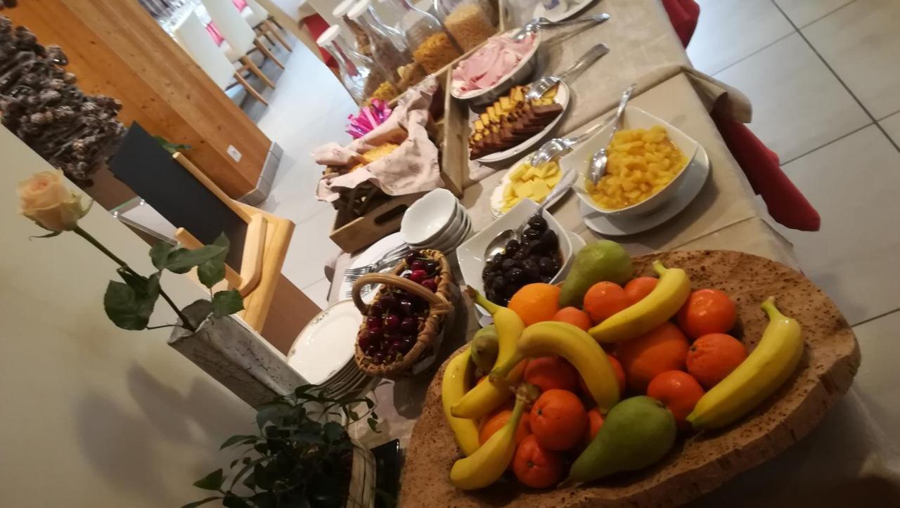 אוטרנס Hotel Restaurant Les Tilleuls מראה חיצוני תמונה
