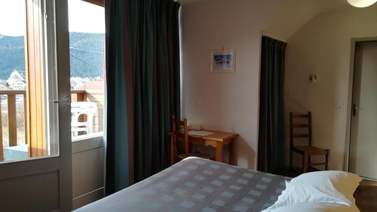 אוטרנס Hotel Restaurant Les Tilleuls מראה חיצוני תמונה